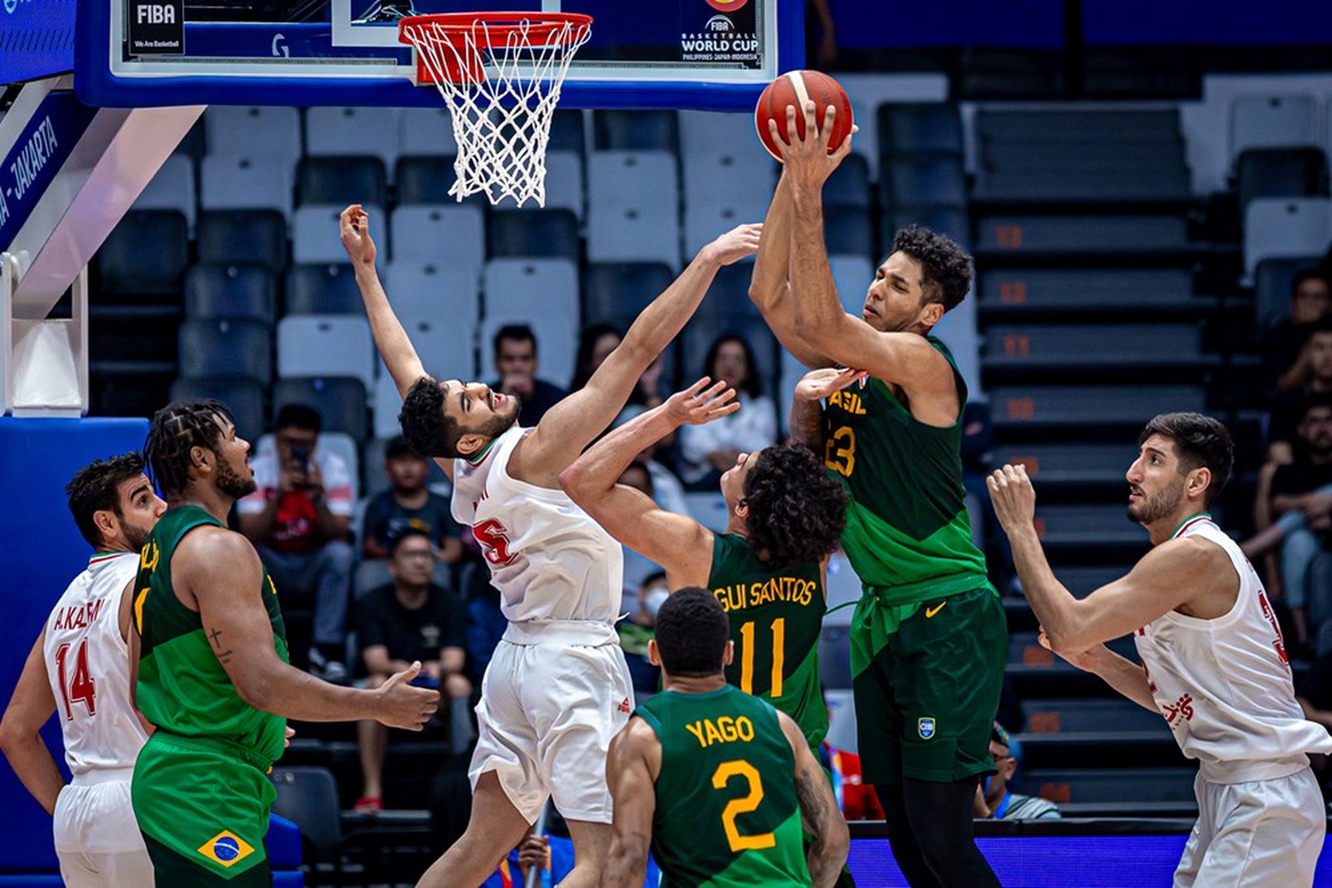 爱游戏体育-中东地区篮球精英联赛总决赛战罢，伊朗队夺冠