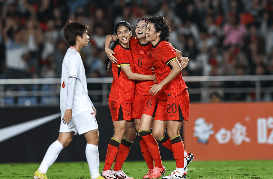 包含国际赛场上:女足国家队斗志昂扬期待佳绩的词条 包含国际赛场上:女足国家队斗志昂扬期待佳绩的词条