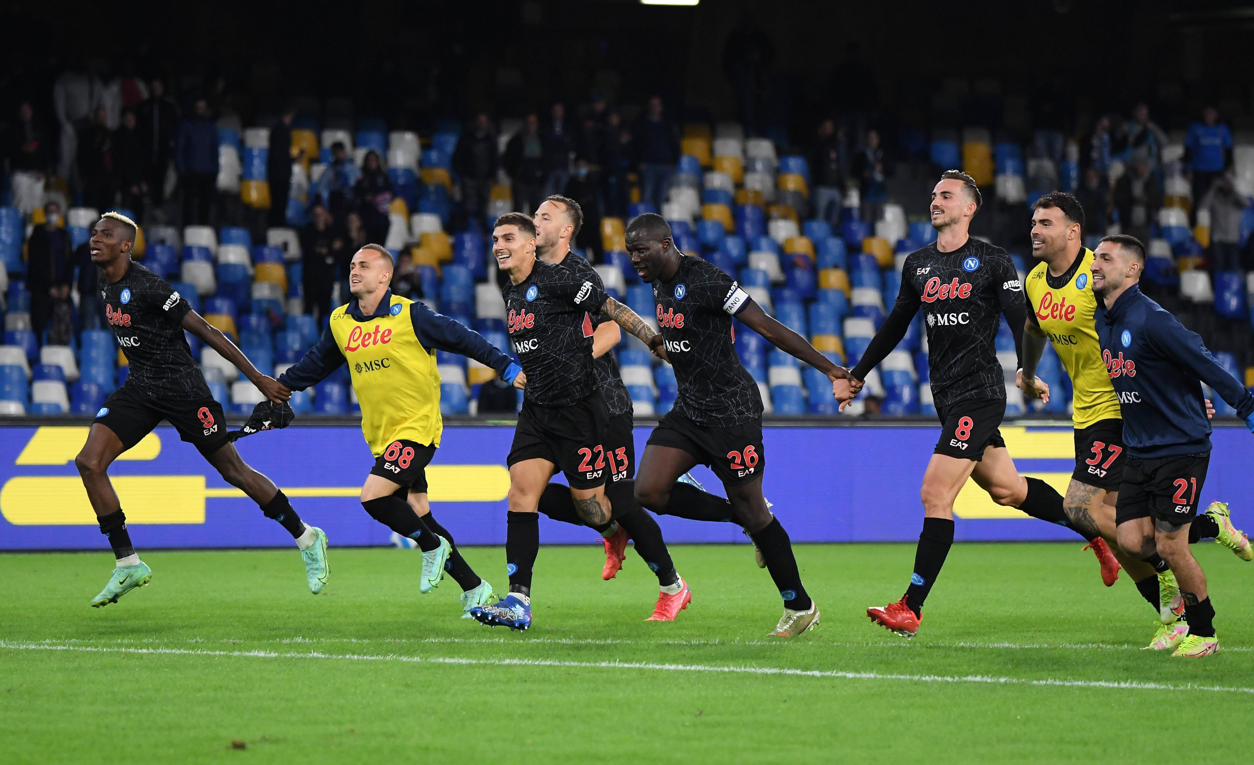 竞技赛事为球迷们呈现出一场场激烈的比拼 竞技赛事为球迷们呈现出一场场激烈的比拼