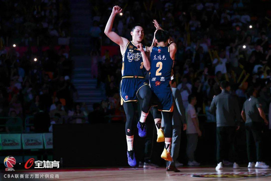 包含主场击败对手，继续追赶榜首的词条