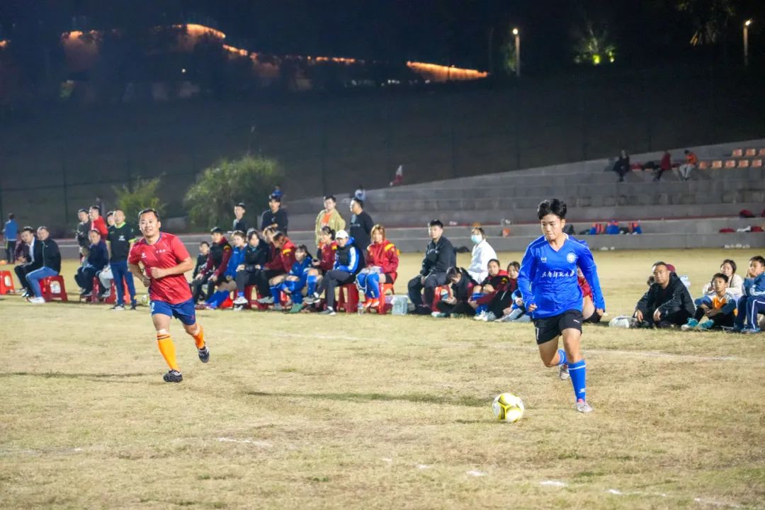 关于足球赛事火热开赛刺激激情高涨的信息 关于足球赛事火热开赛刺激激情高涨的信息