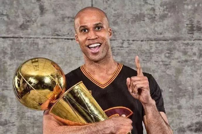 爱游戏大厅-包含华沙功勋老将斩获进球，为球队贡献重要分数的词条