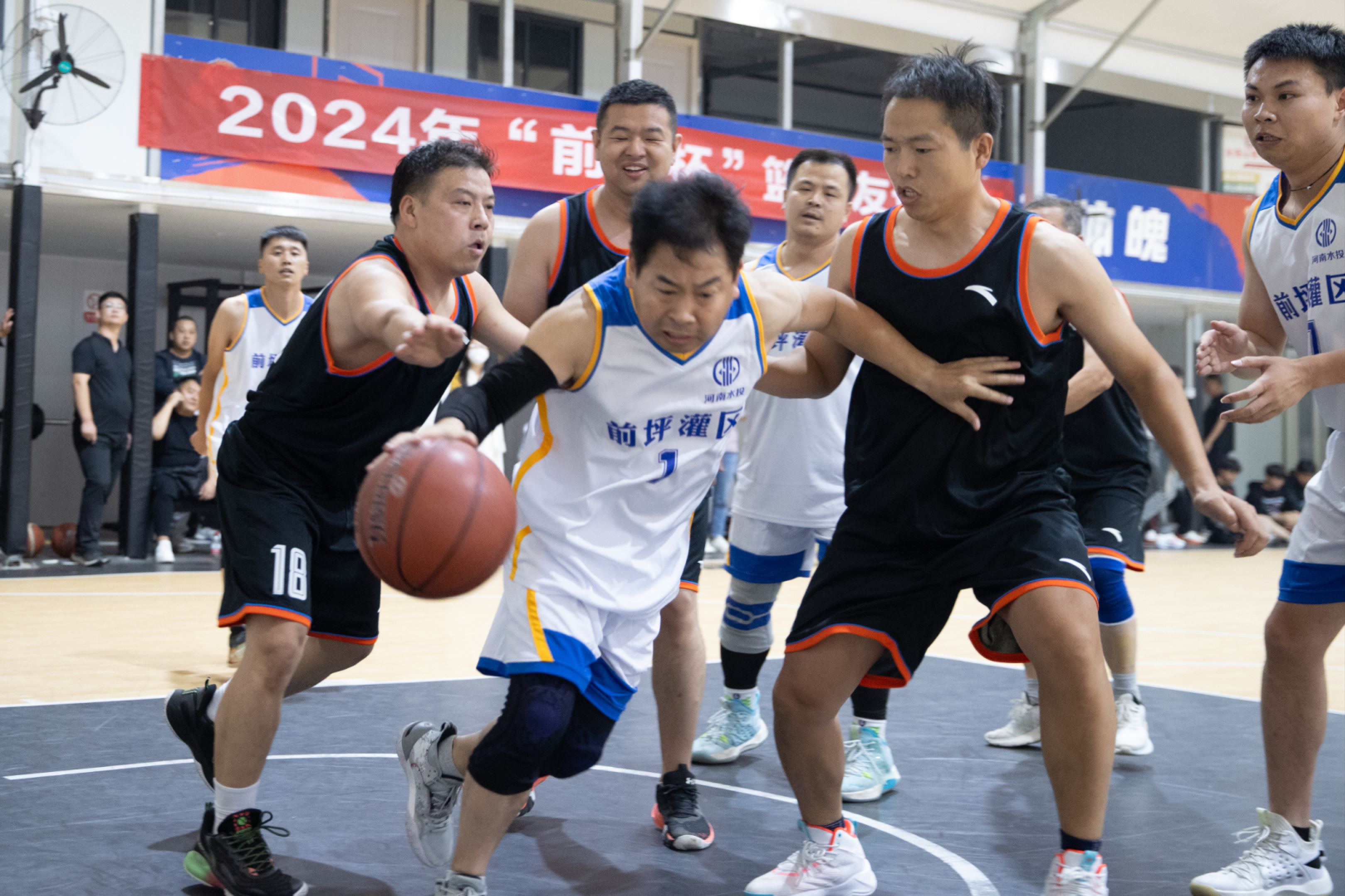 球赛紧张刺激,精彩瞬间触目惊心的简单介绍 球赛紧张刺激,精彩瞬间触目惊心的简单介绍