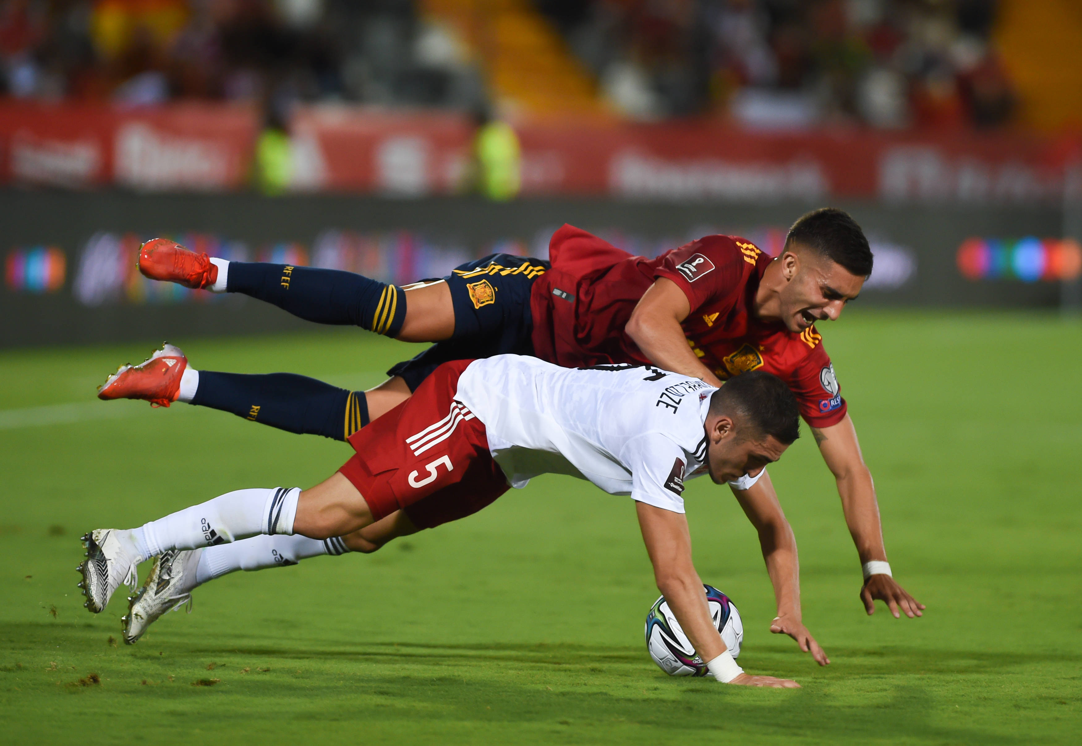 爱游戏官方-欧预赛强强对话，国家队实力大PK的简单介绍