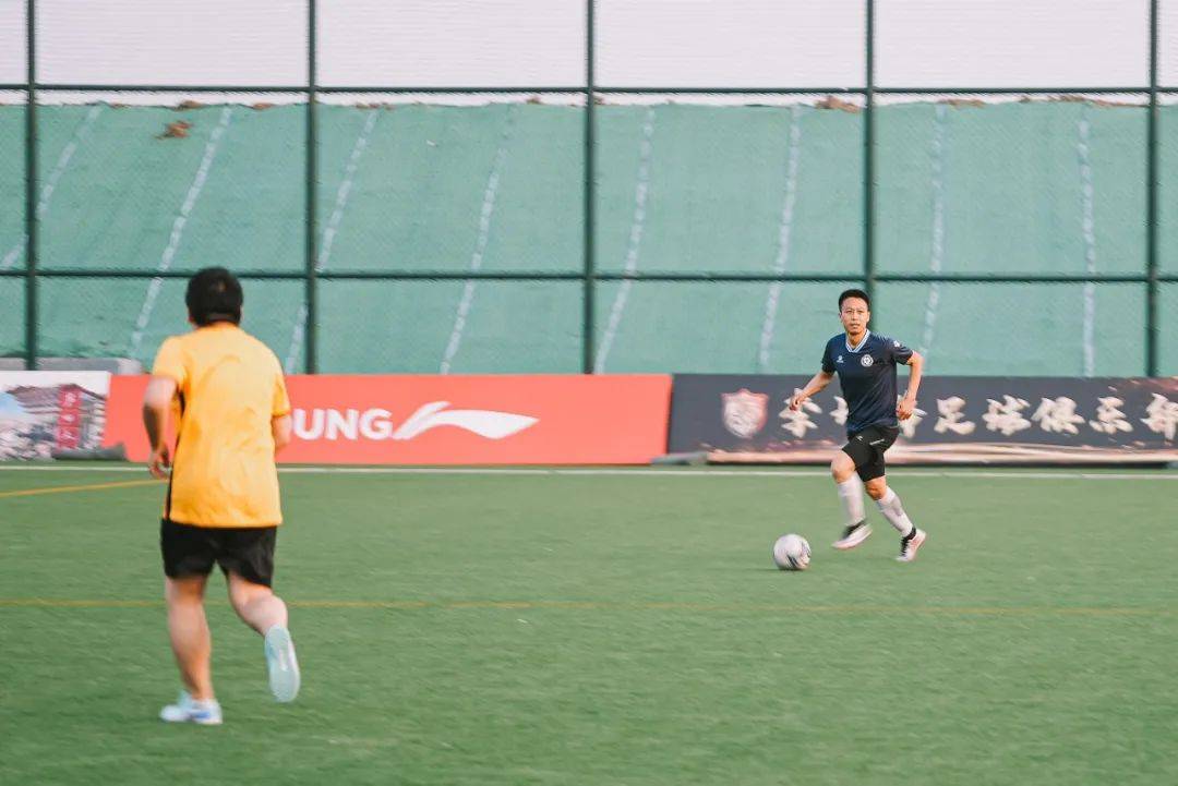 关于团队合作：球员互相协作默契十足的信息