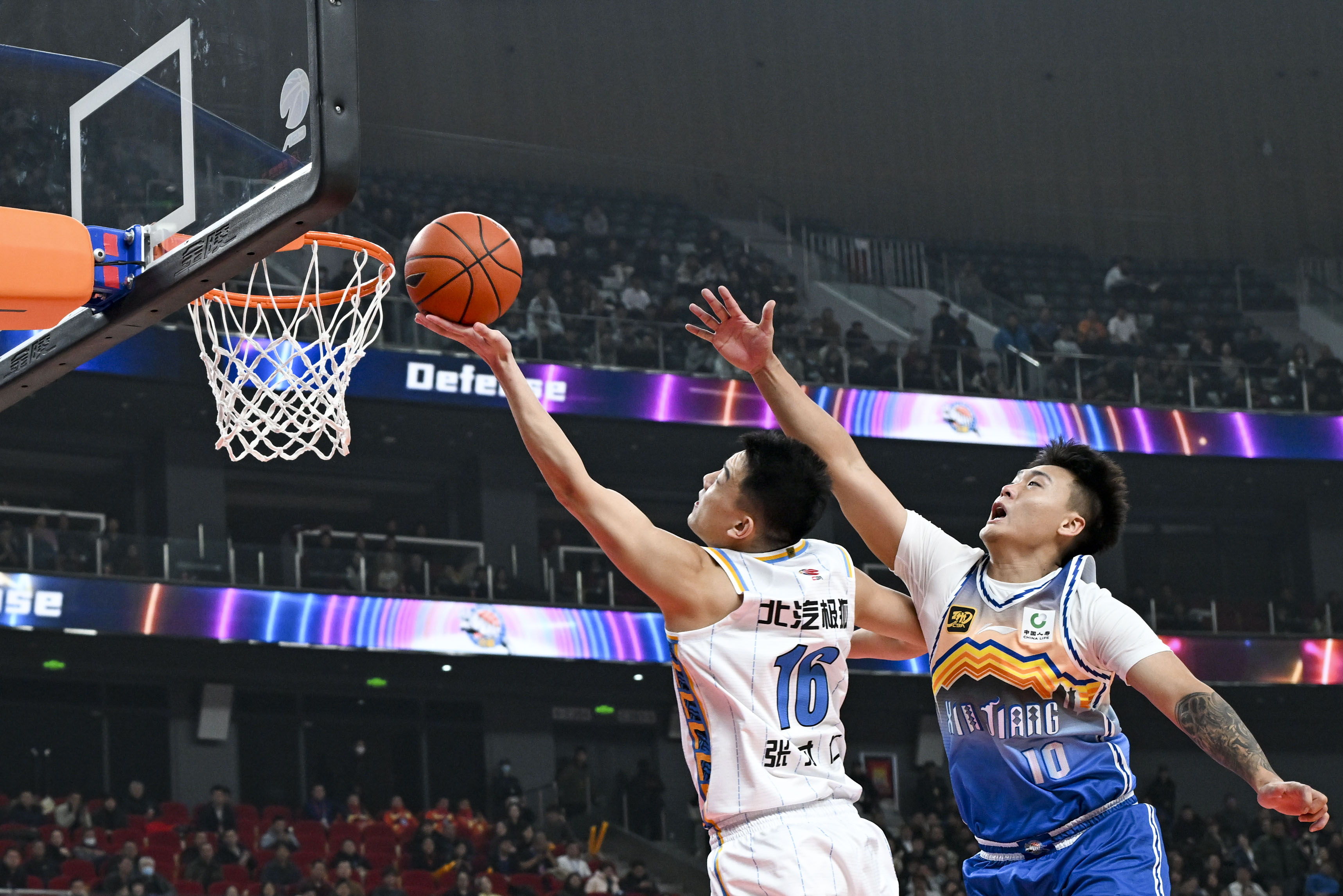 爱游戏-新疆男篮迅猛进攻，再陷对手