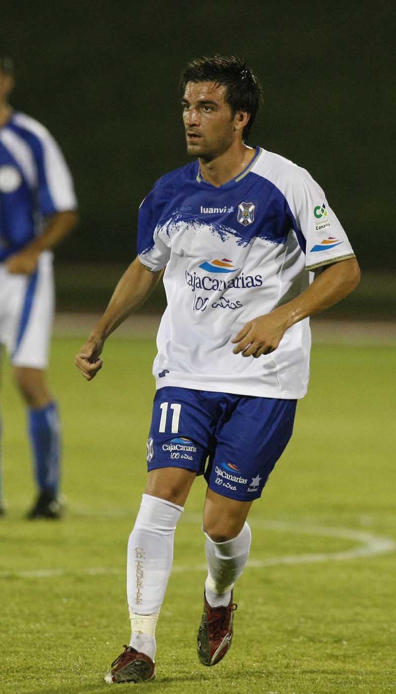 阿尔梅里亚前锋连续破门,引领球队取胜 阿尔梅里亚前锋连续破门,引领球队取胜