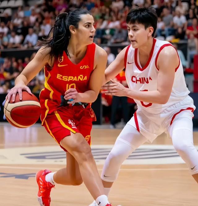 西班牙女篮队员协作默契,夺得胜利 西班牙女篮队员协作默契,夺得胜利