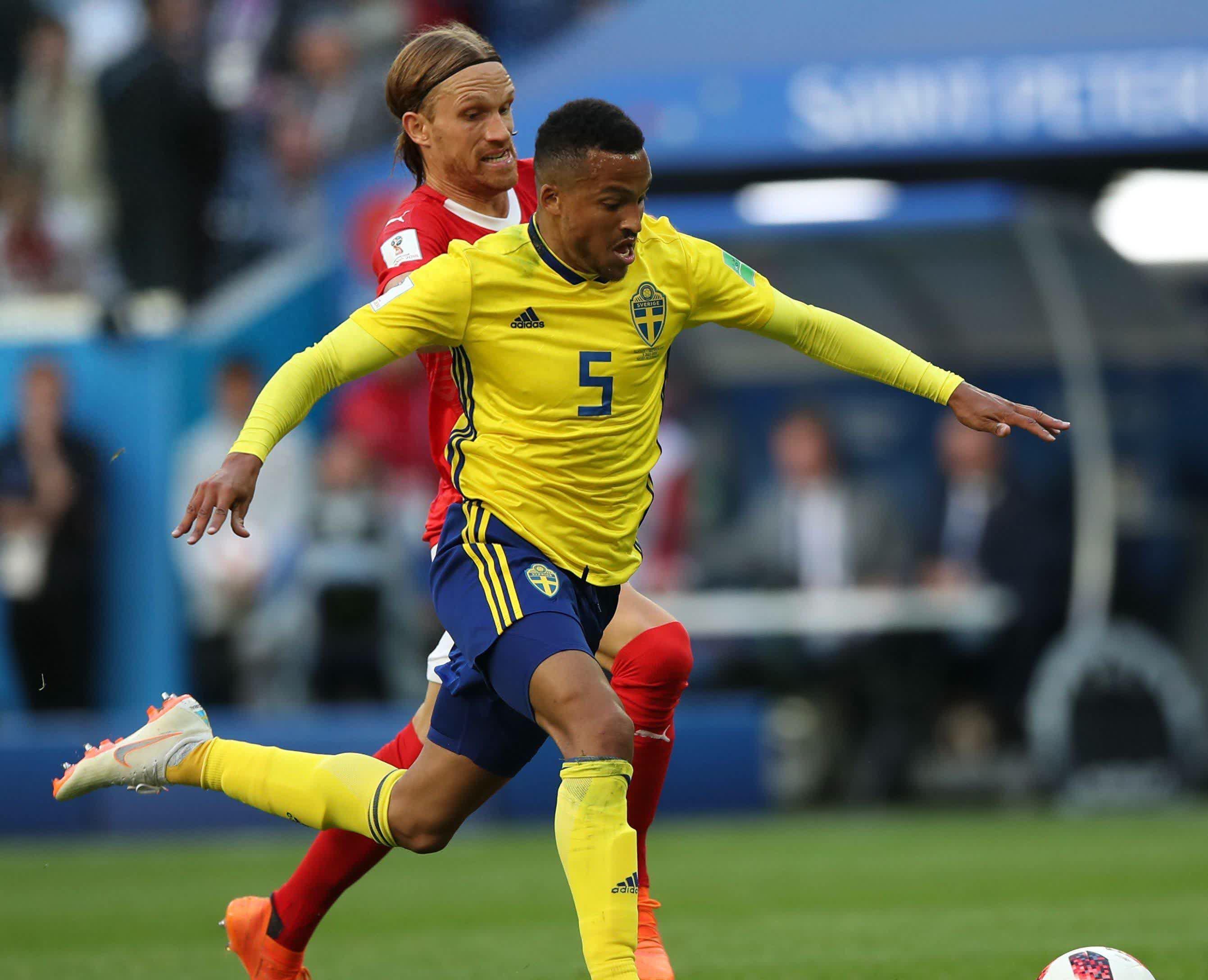 瑞士与丹麦在欧洲杯预选赛中争夺胜利 瑞士与丹麦在欧洲杯预选赛中争夺胜利