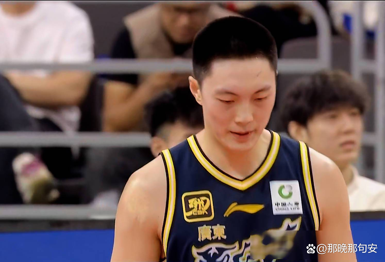 爱游戏体育-广东队稳获胜利，延续连胜纪录