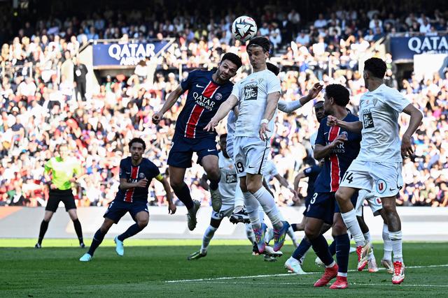 爱游戏tv-昂热队员训练备战，备战欧洲足坛的简单介绍