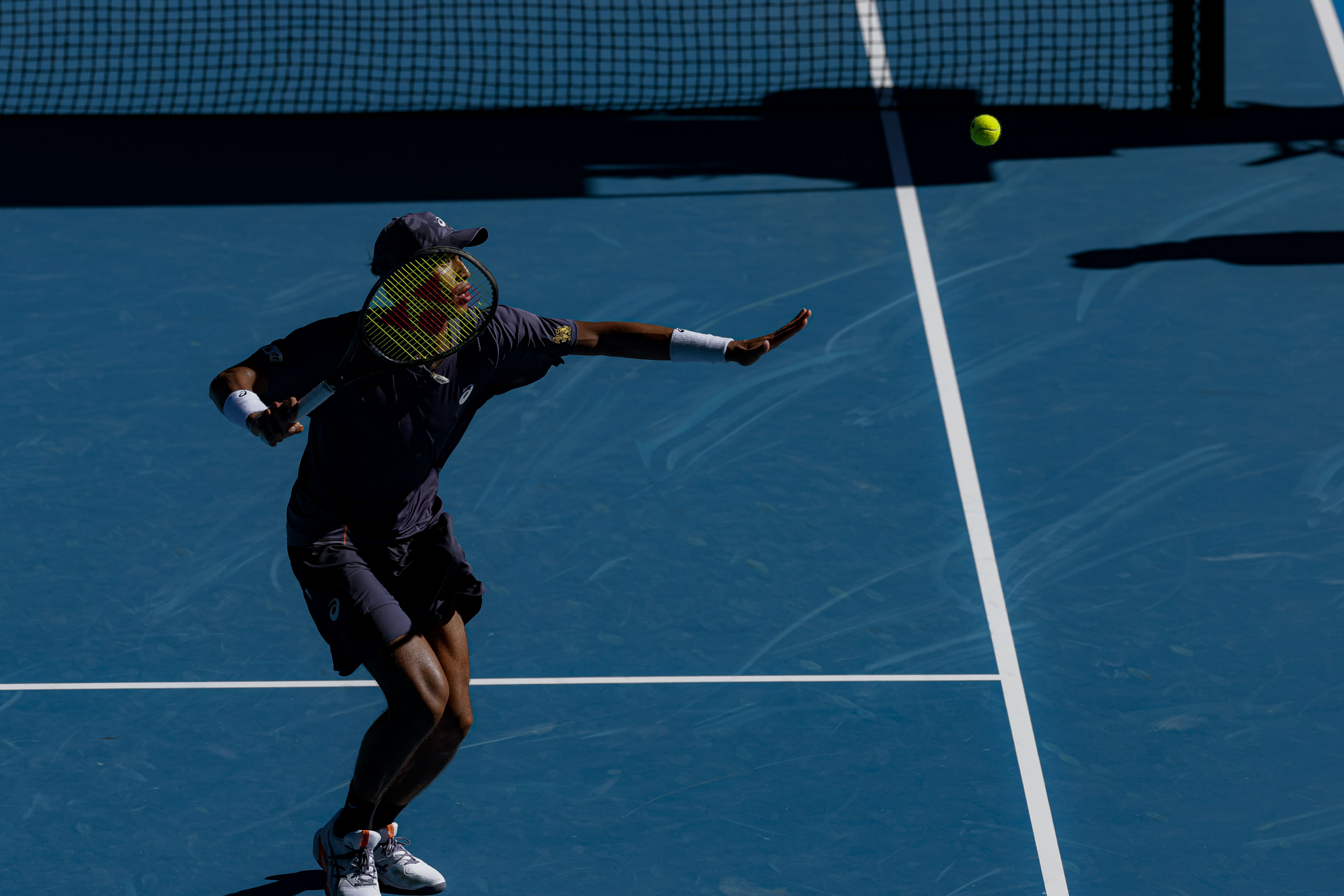 爱游戏官网-双方拼尽全力，用实力争夺比赛胜利