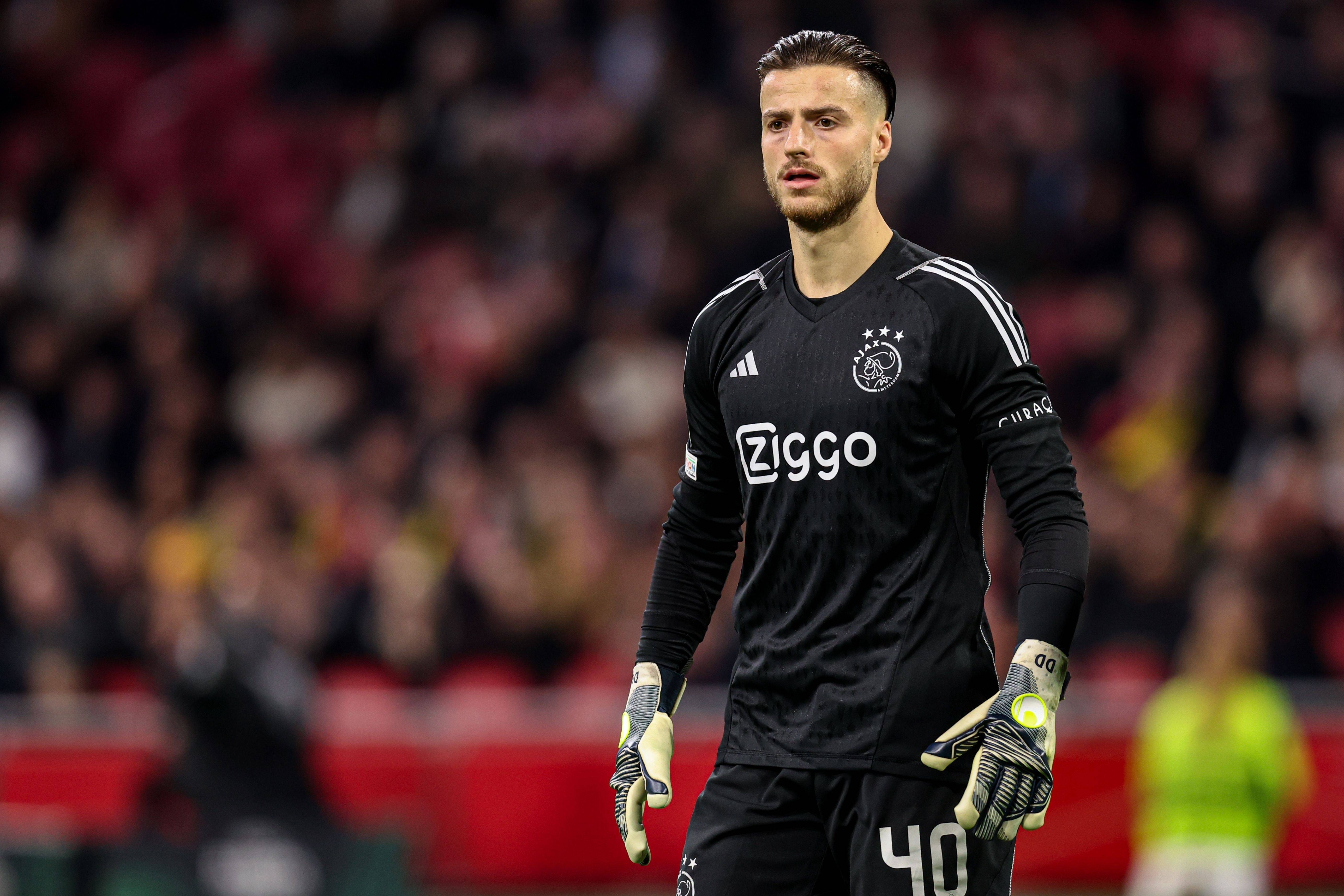 关于阿贾克斯表现抢眼，轻松晋级成功的信息