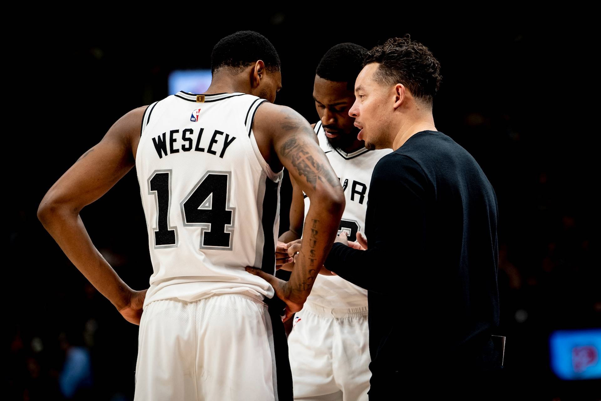 爱游戏tv-马刺外线火力全开，鹈鹕不敌三分雨势！的简单介绍