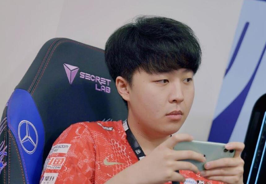 爱游戏体育-V5绝杀T1，Kanavi拿下关键大龙小组赛2:0（深圳）