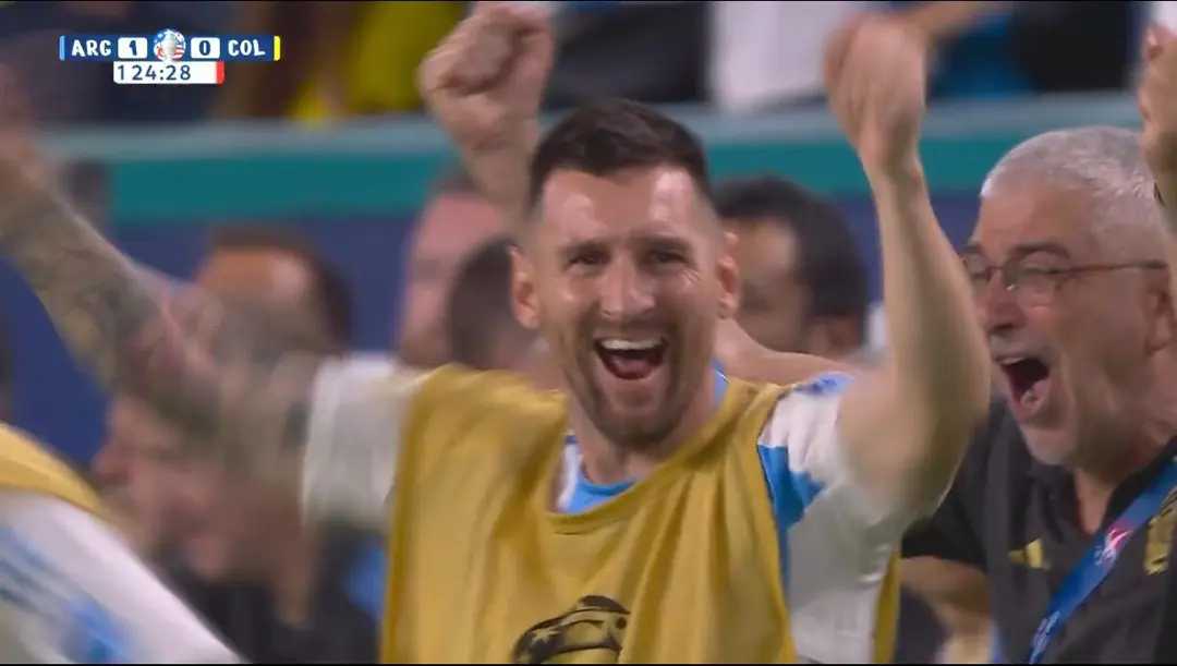 爱游戏-夺得国际赛事胜利的球队斩获胜利