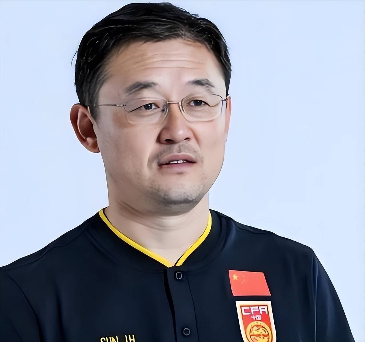 爱游戏在线-足球运动员个人品质评选结果揭晓，引起热议