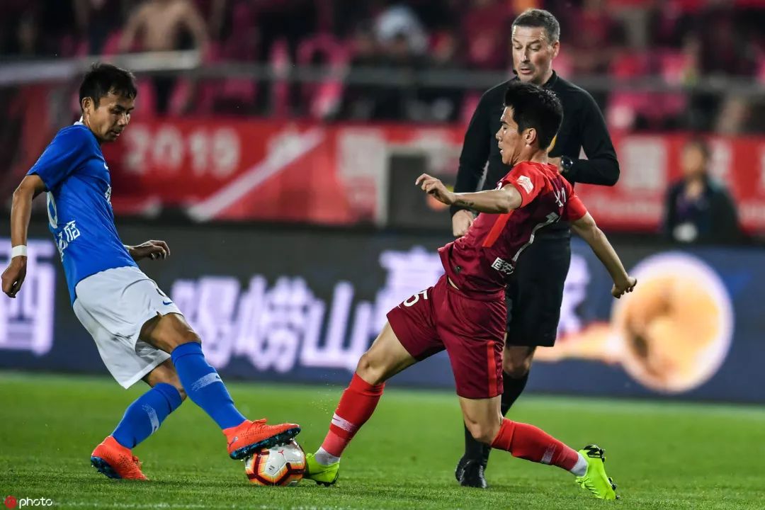 包含佛罗伦萨前锋大放异彩,独中两元助球队获胜的词条 包含佛罗伦萨前锋大放异彩,独中两元助球队获胜的词条