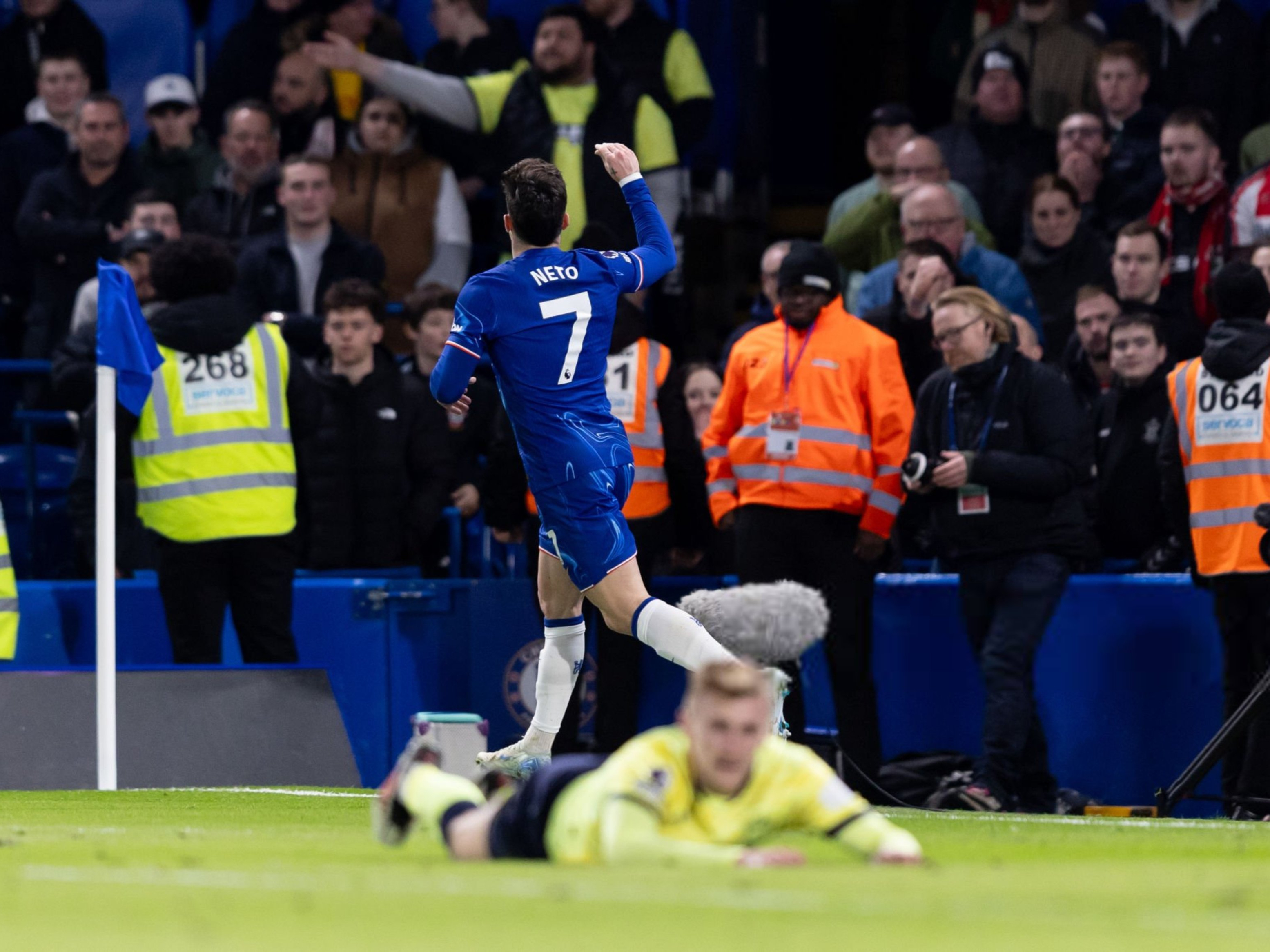 爱游戏APP-切尔西防守不利，各项赛事连败