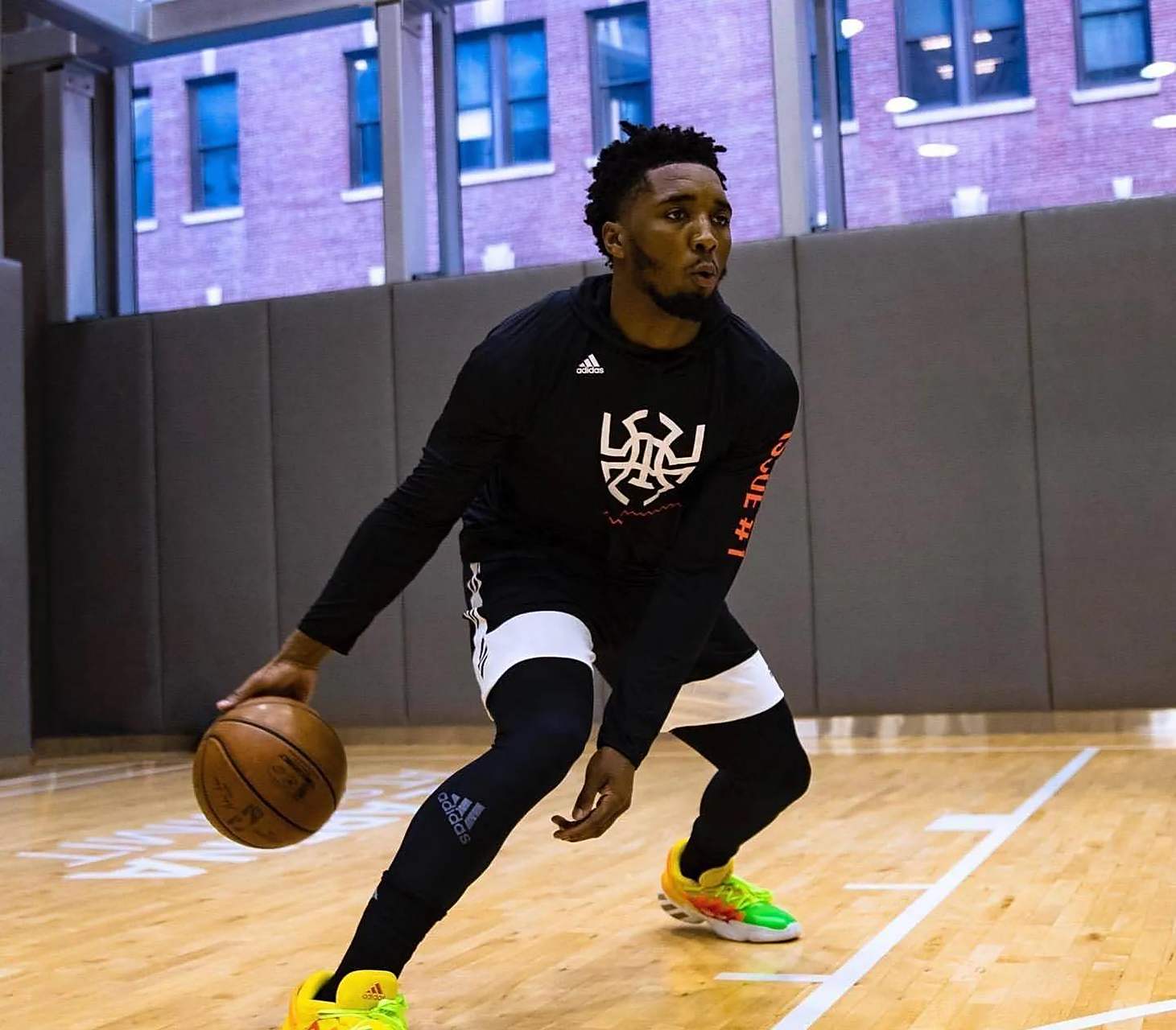 爱游戏体育-爵士击败灰熊，米切尔砍下35分