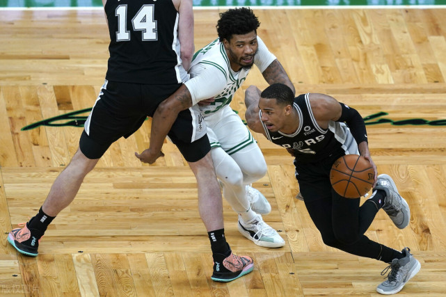 马刺主场击败凯尔特人:德罗赞31分 马刺主场击败凯尔特人:德罗赞31分