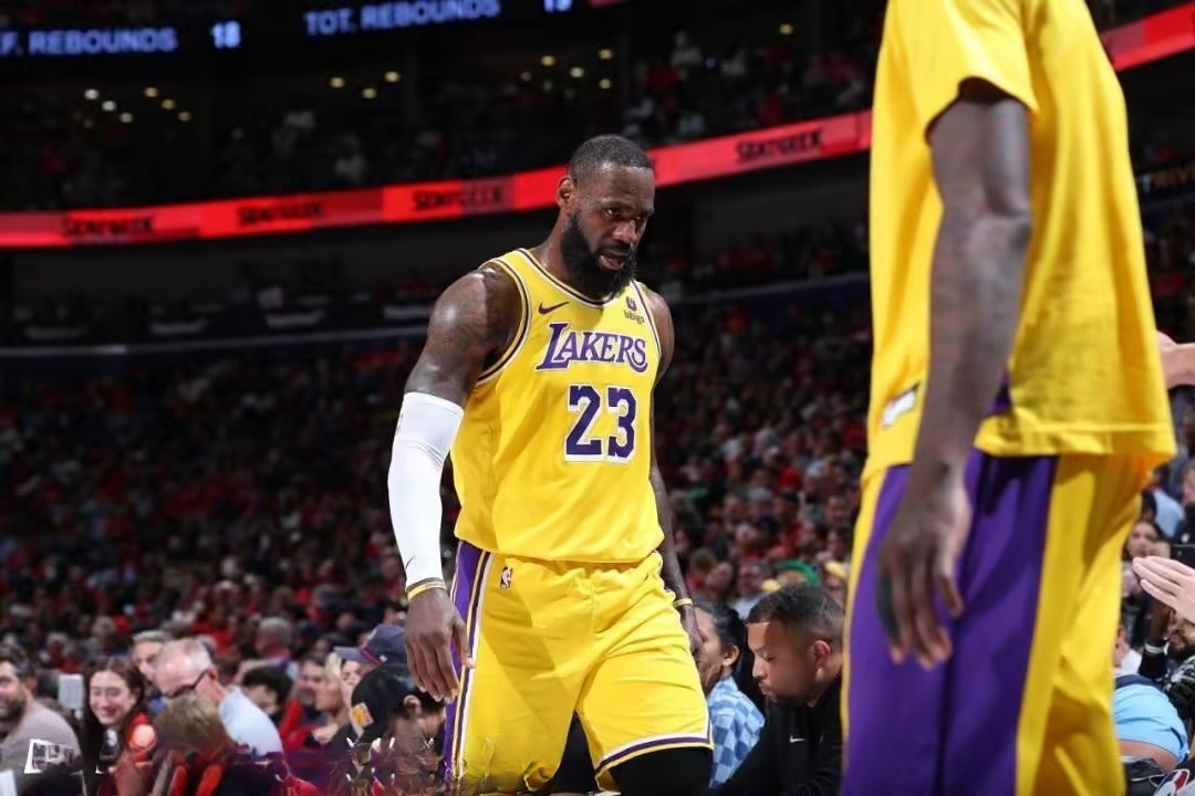 爱游戏体育-鹈鹕大胜湖人，戴维斯表现佳领队取胜的简单介绍