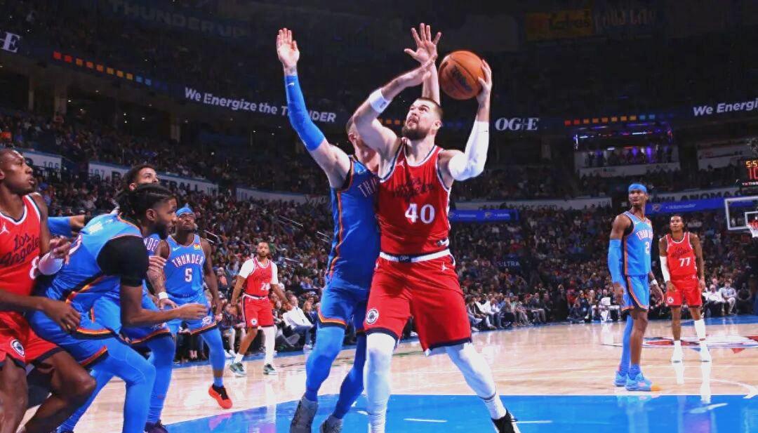 快船主场击败雷霆,实现七连胜 快船主场击败雷霆,实现七连胜