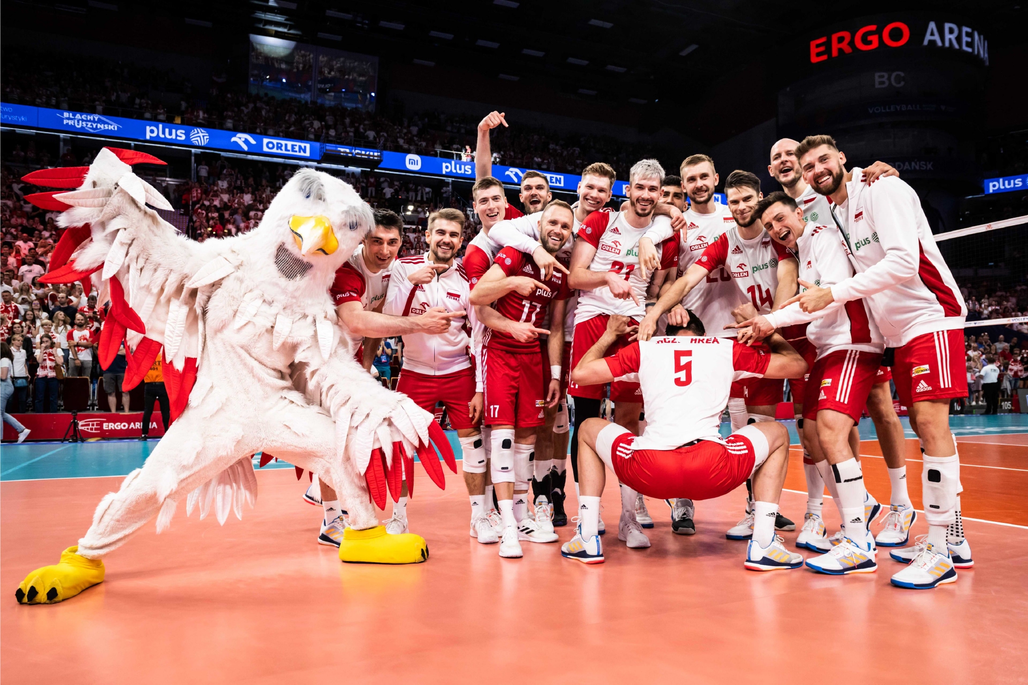 爱游戏官网-波兰队横扫葡萄牙队，波尔统治全场