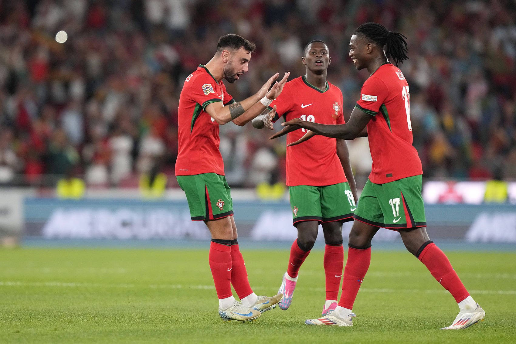 爱游戏APP-葡萄牙队横扫波兰队，梁靖崑统治全场