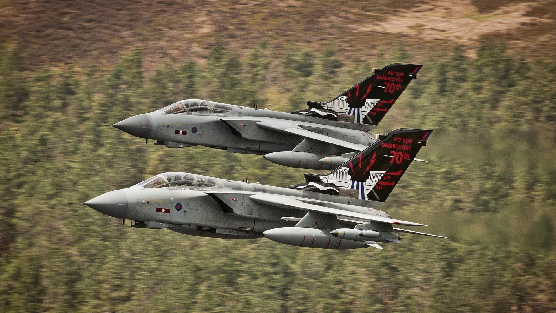 风驰电掣与稳扎稳打，从F1巴林揭幕战到步行者击溃森林狼的竞技启示